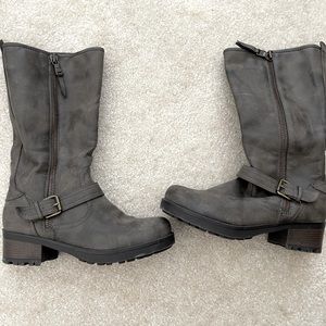 Grey women’s boots